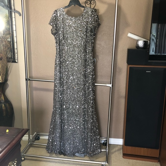 NEW Adrianna Papell Short Sleeve Sequin Mesh Gown - Picture 6 of 8